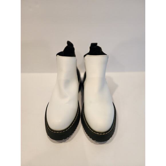 Madden Girl Chelsea Platform Boots White Faux Leather Women’s 7–7.5 - Picture 3 of 10